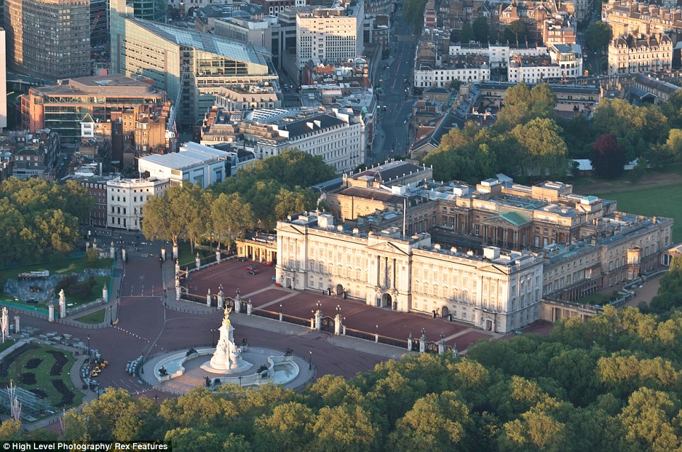 In a contrast to the bank holiday weekend that saw thousands cram into The Mall, the streets around Buckingham Palace were all but deserted this morning